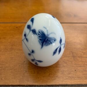 Vnt Bing & Grondahl Porcelain Egg 2.25x1.75x1.5” White Blue Butterfly 692England